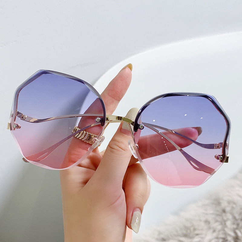 Fashionable UV Sunglasses