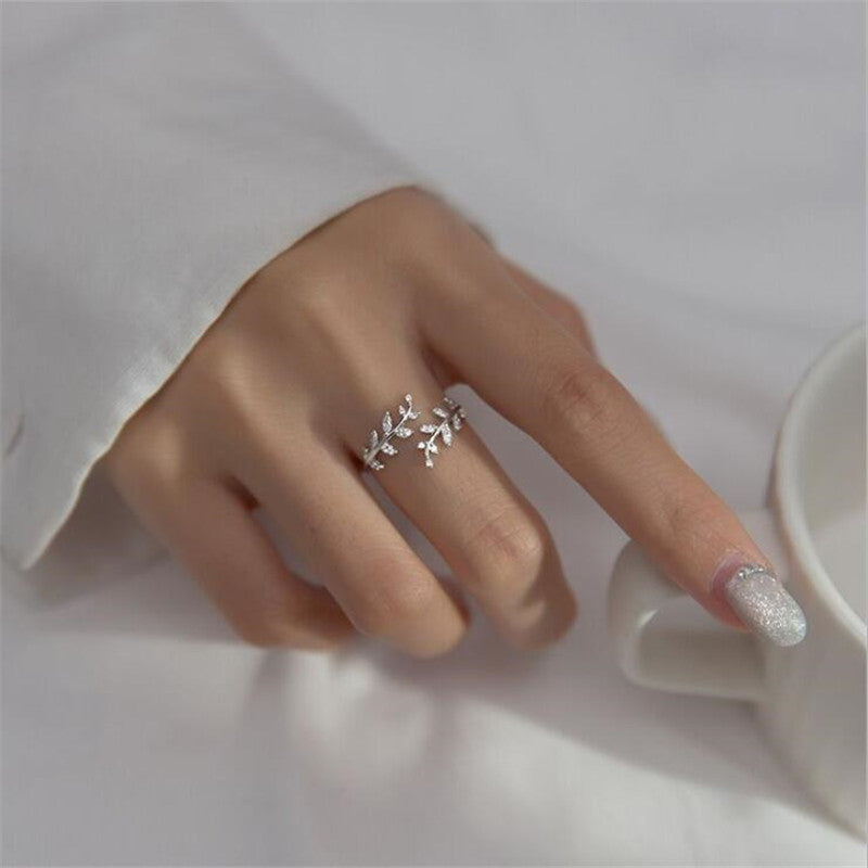 Leaf adjustable ring
