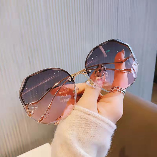 Fashionable UV Sunglasses