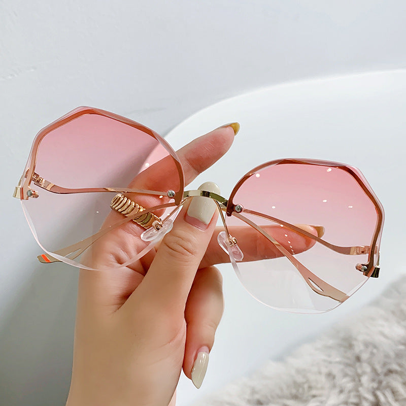 Fashionable UV Sunglasses