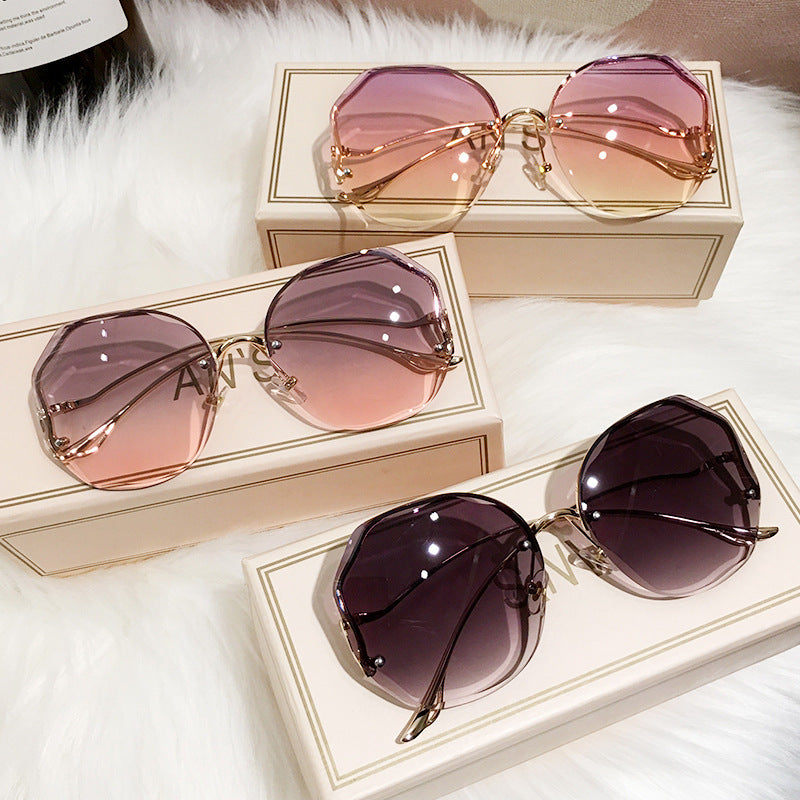 Fashionable UV Sunglasses