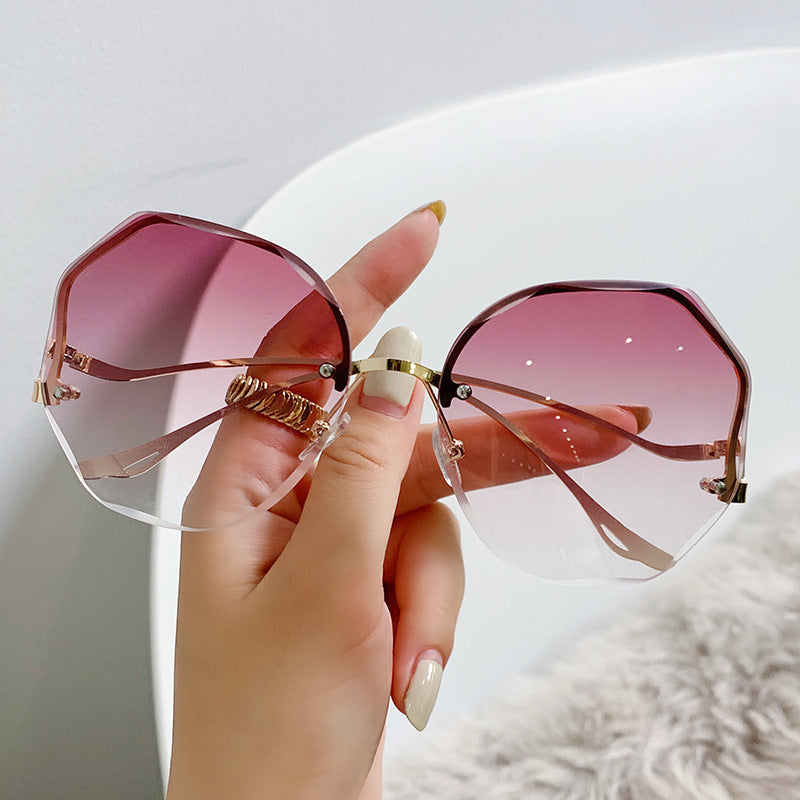 Fashionable UV Sunglasses